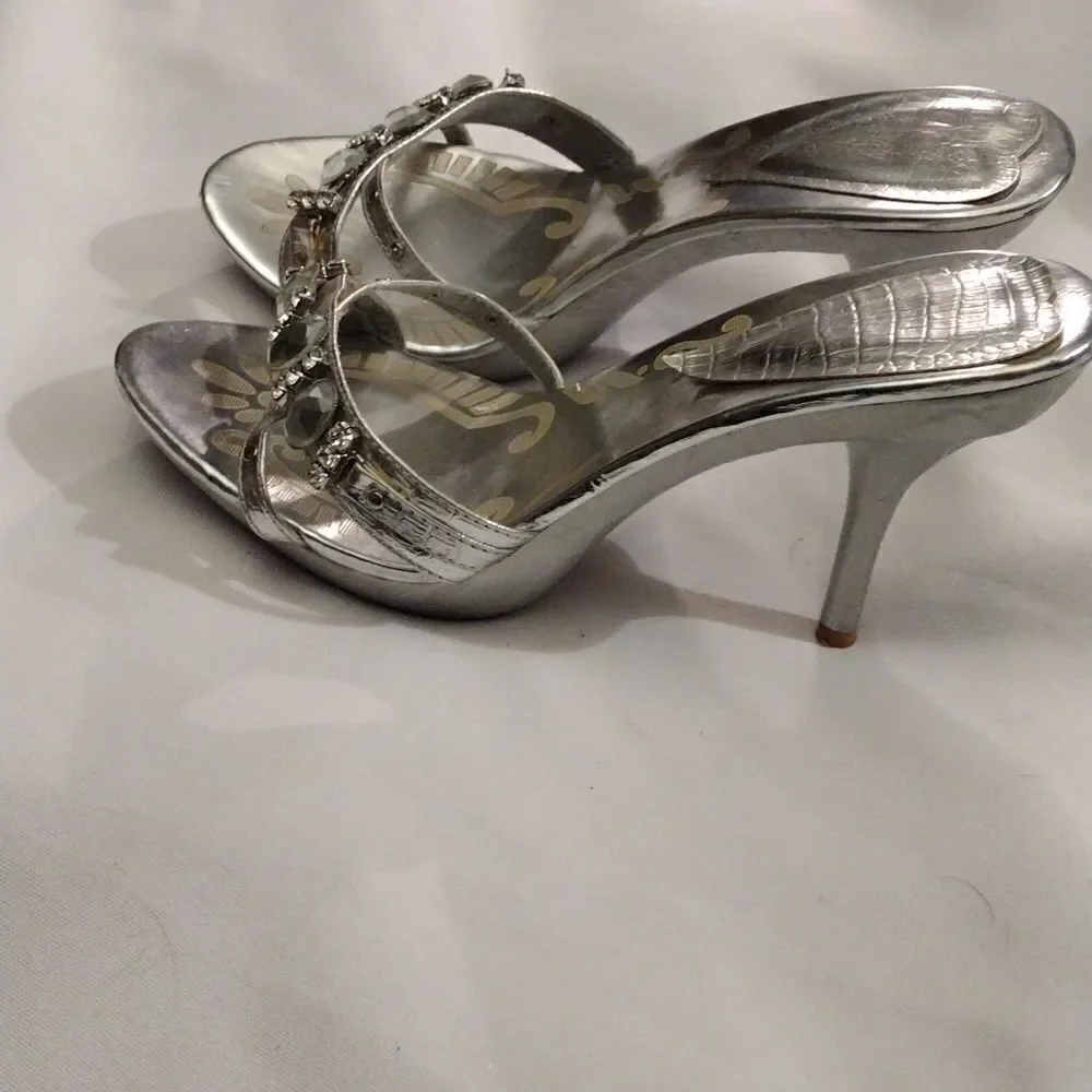 Sizzle by Colorific jeweled shoes - Picture 2 of 4